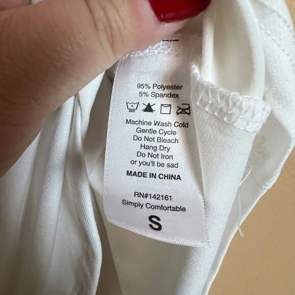 LuLaRoe Ivory White Short Sleeve Simply Comfortable T-Shirt w/ Rounded Hem Small - Picture 4 of 5